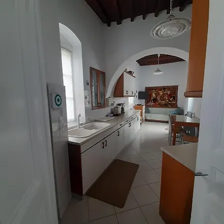 Kafenes House αναπαλαιώμενο παραδοσιακό σπίτι Αρτεμώνας